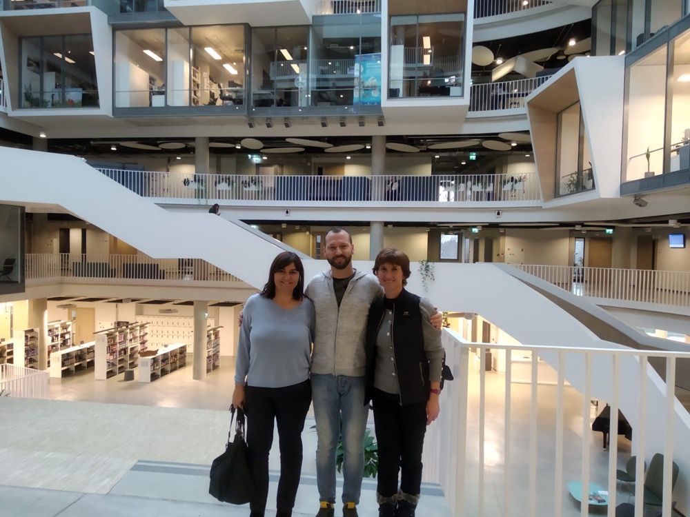 DUES MEMBRES DEL PAS FAN UNA ESTADA A LA UNIVERSITY OF LATVIA (RIGA)